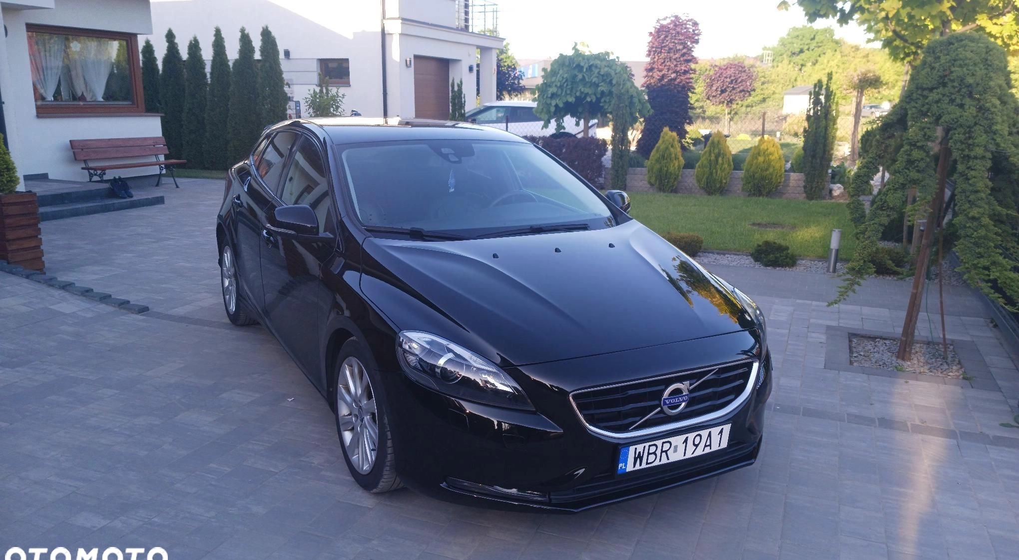 Volvo V40 cena 40200 przebieg: 111231, rok produkcji 2015 z Białobrzegi małe 154